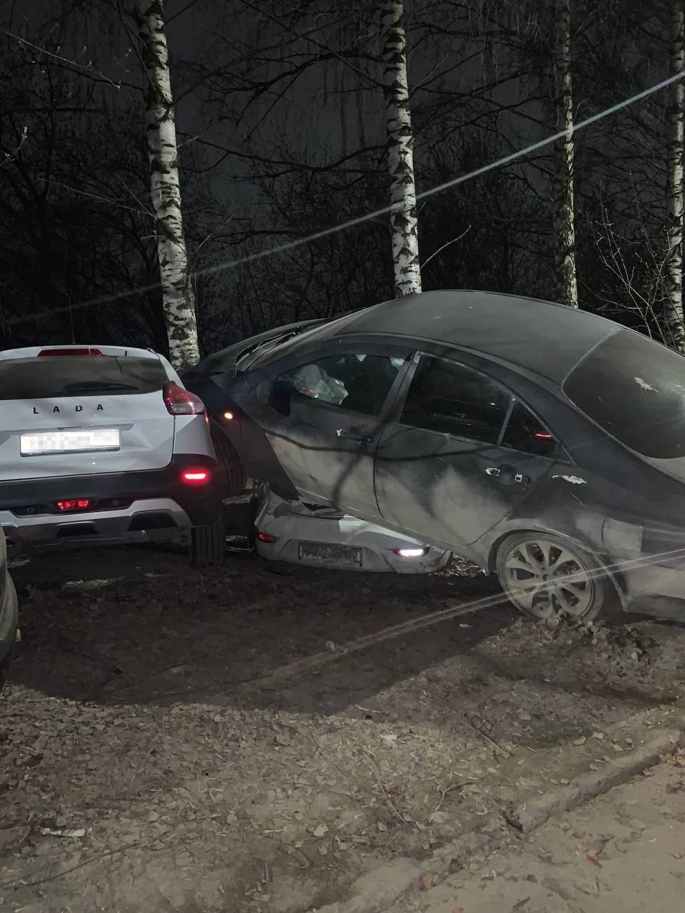 В Нижнем Новгороде пьяный подросток устроил массовое ДТП во дворе жилого  дома