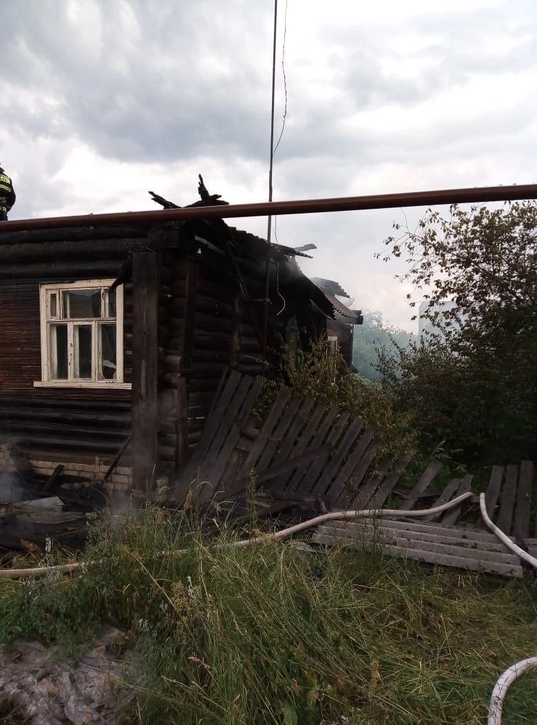 Жилой дом вспыхнул в Ардатовском районе из-за удара молнии