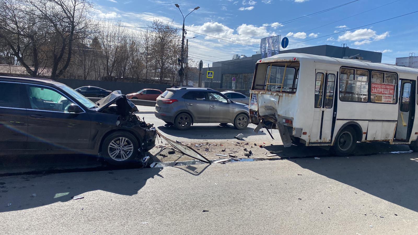 Семь человек доставлены в больницу после ДТП с автобусом в Нижнем Новгороде  (видео)