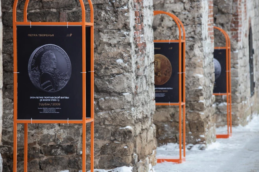 Выставка изображений памятных монет Банка России открыта в Нижегородском кремле