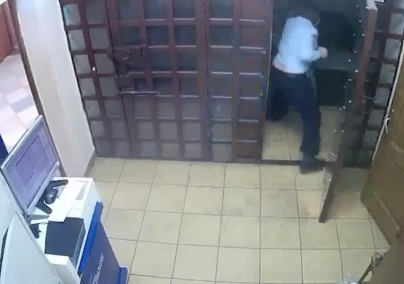 Прокуратура потребовала 8 лет для экс-полицейского из Выксы за пытки задержанного электрошокером