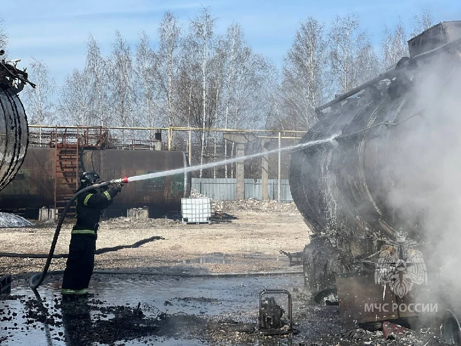 Пожар вспыхнул в промзоне Дзержинска утром 13 апреля