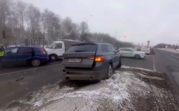Три автомобиля столкнулись на Московском шоссе в Нижнем Новгороде