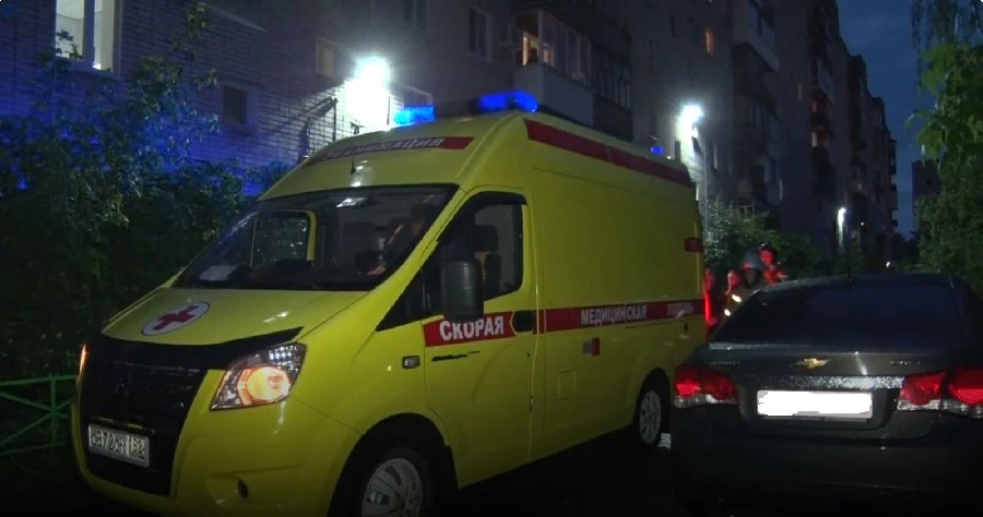 Девушка сломала позвоночник после падения с 4 этажа жилого дома в Дзержинске