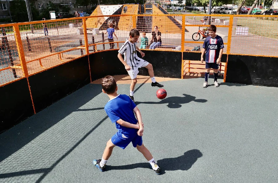 Новую детскую спортивную площадку открыли в сквере на улице Тонкинской в Нижнем Новгороде