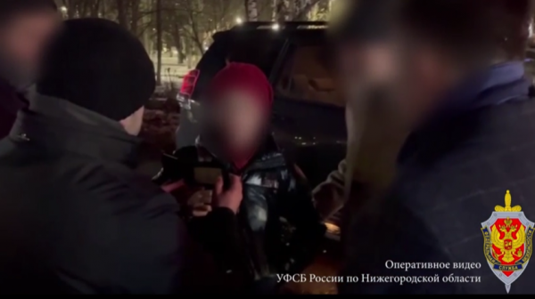 Сотрудницу нижегородского НИИ задержали с поличным при получении взятки