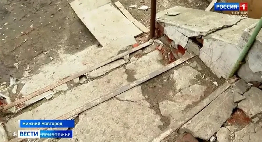 12 входных групп многоквартирных домов отремонтировали в Кстове после вмешательства ГЖИ