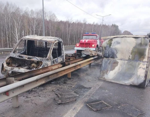 Газель сгорела после ДТП на трассе под Нижним Новгородом