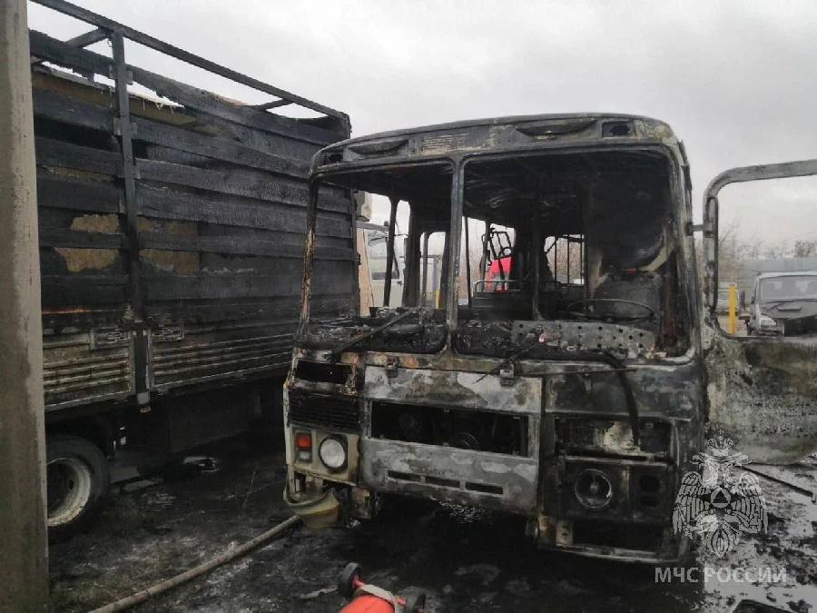 Автобус ПАЗ сгорел в Дзержинске утром 1 апреля