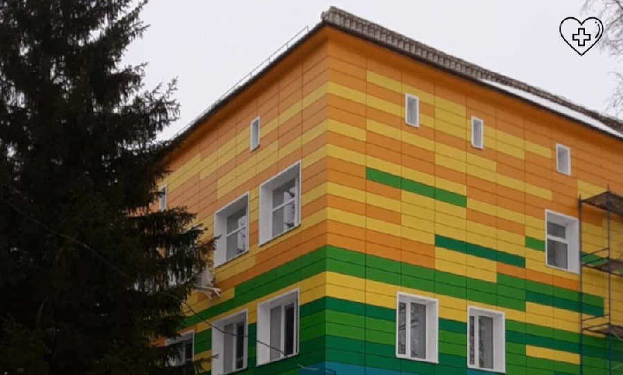 В Большемурашкинской ЦРБ завершается капремонт фасадов и кровли за 47 млн рублей