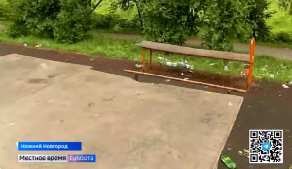 Вместо ЗОЖ: спортивную площадку в Нижнем Новгороде превратили в место тусовок молодежи
