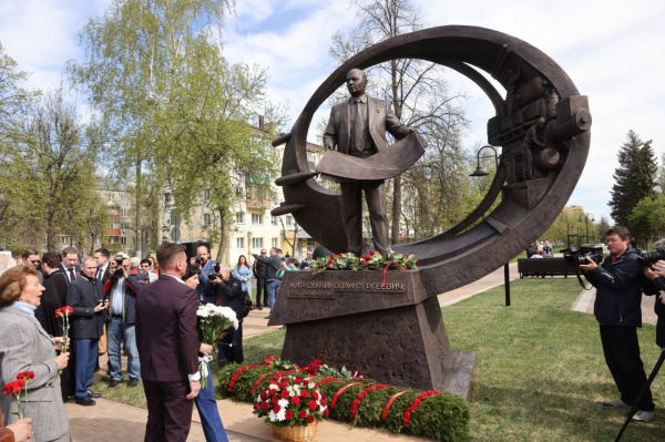В Нижнем Новгороде открыли памятник кораблестроителю и Герою труда РФ Николаю Жаркову