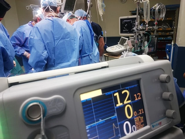 Нижегородские врачи за одну операцию удалили пациентки две злокачественные опухоли
