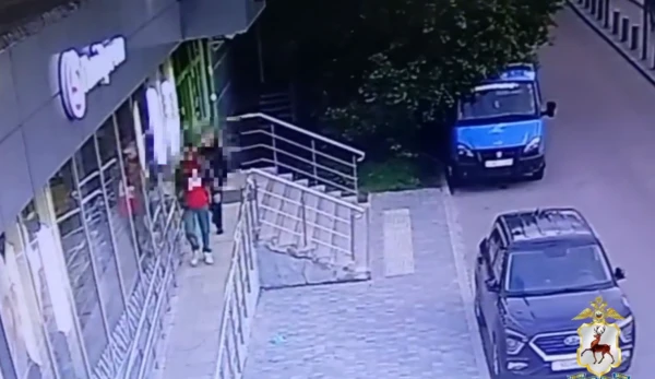 Троих нижегородцев задержали за нападение на подростков с перцовым баллончиком
