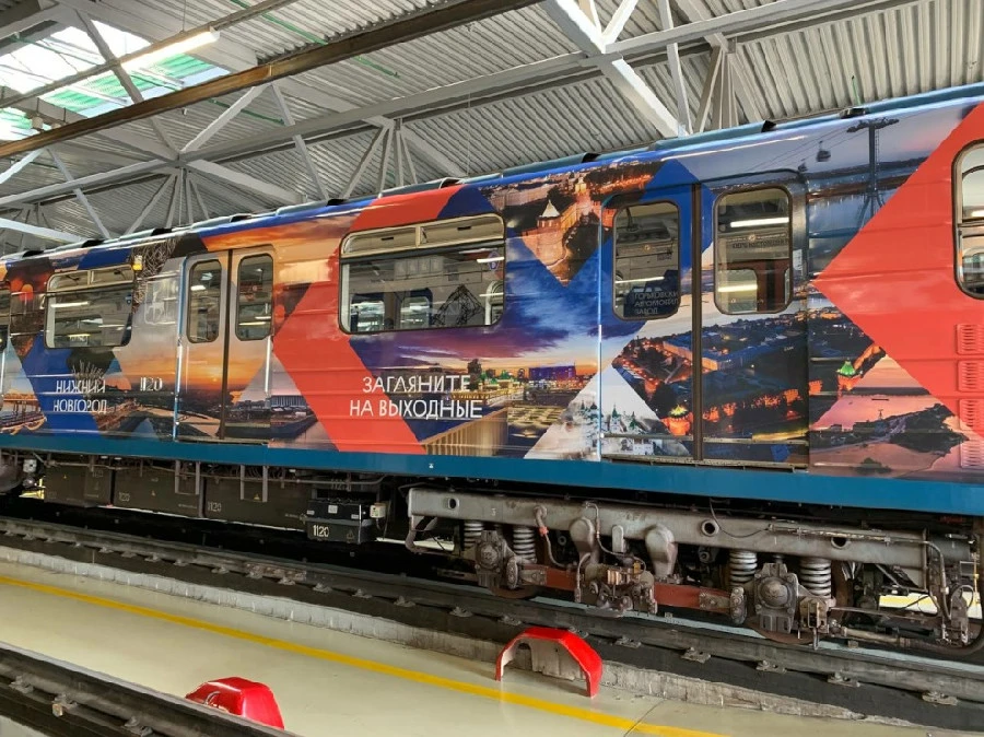 Брендированный нижегородский поезд вышел на линию метро Санкт-Петербурга с 6 июля