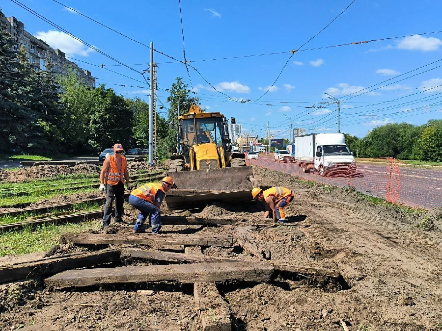 Стрелки трамвайных путей обновляют на станции "Варя" в Нижнем Новгороде