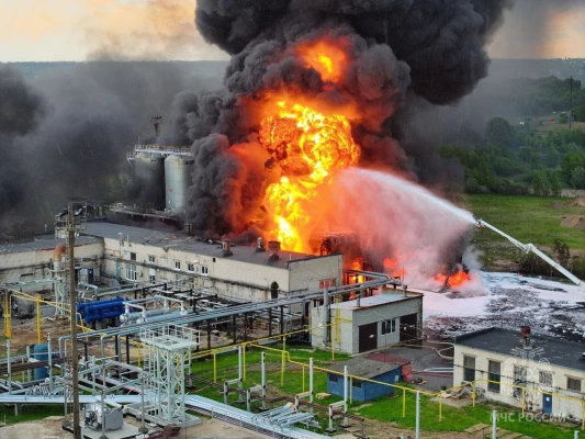Появились кадры тушения пожара в промзоне Кстово Нижегородской области