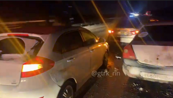 Мужчину зажало между автомобилями на трассе М7 в Нижнем Новгороде