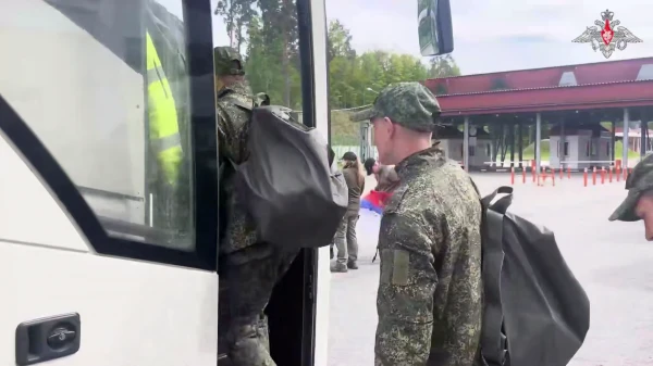 Еще двое нижегородских военнослужащих вернулись из украинского плена
