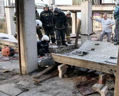 Опубликованы видео и фото с места обрушения плиты в долгострое в Нижнем Новгороде