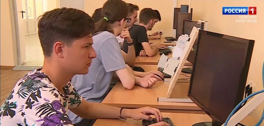 Более 2,6 тысяч бюджетных мест открыто на ИТ-специальности в нижегородских вузах в 2023 году