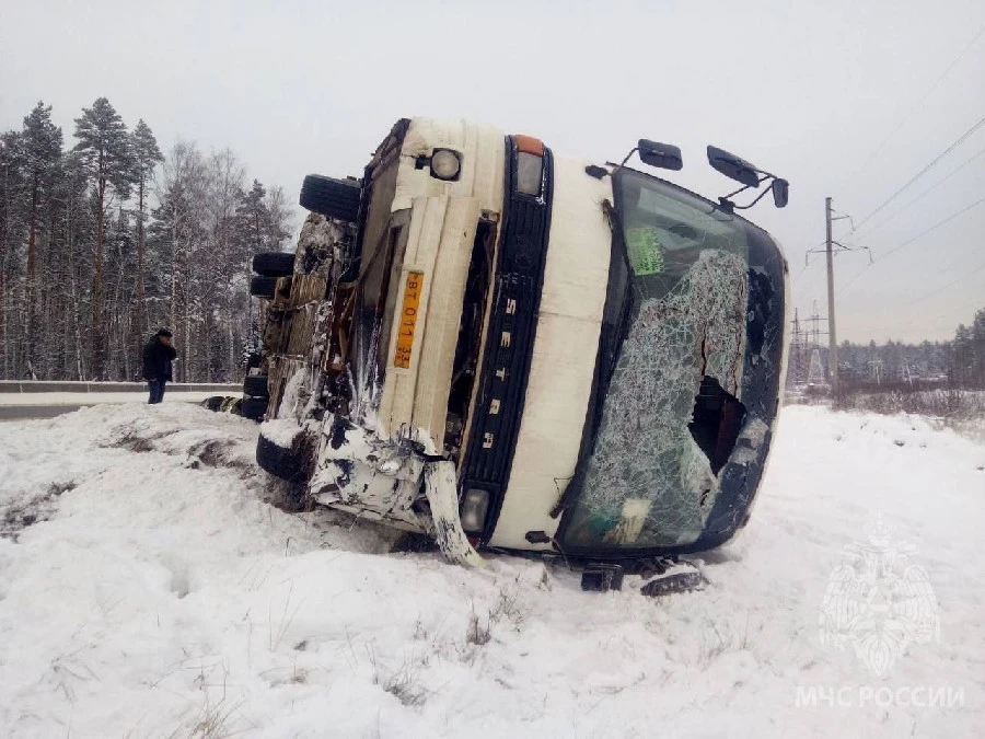 Рейсовый автобус опрокинулся на трассе М-7 под Нижним Новгородом