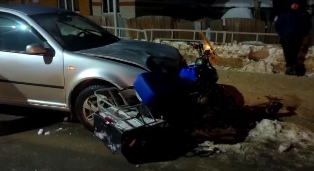 Иномарка и снегоход столкнулись в городе Вача Нижегородской области