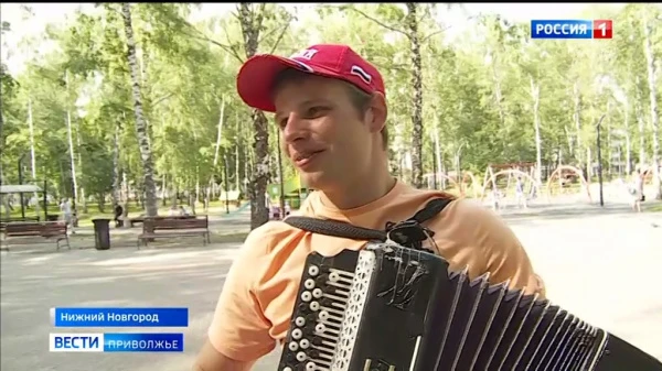 С баяном на велосипеде: Нижний Новгород посетил путешественник из Магадана