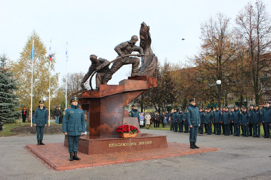 В Кстове открыли памятник «Спасающим жизни»