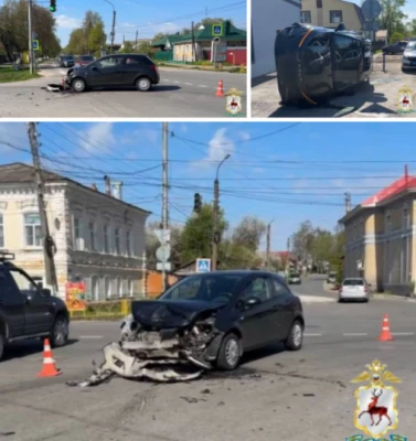 Три автомобиля столкнулись на перекресте в Богородске