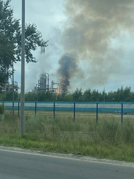 Пожар произошел на нефтеперерабатывающем предприятии в промзоне Дзержинка 