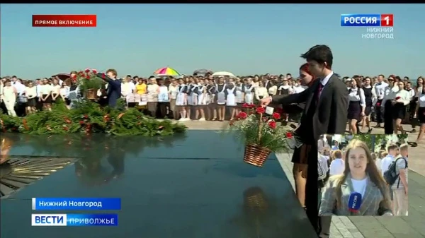 Выпускников школ чествуют в Нижегородском кремле