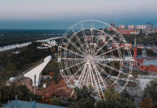 Колесо обозрения в нижнем новгороде на сенной. Колесо обозрение Нижний Новгород Сенная площадь. Колесо обозрения Нино Нижний Новгород. Колесо обозрения колесо Нино. Колесо обозрения Нижний Новгород ночью.