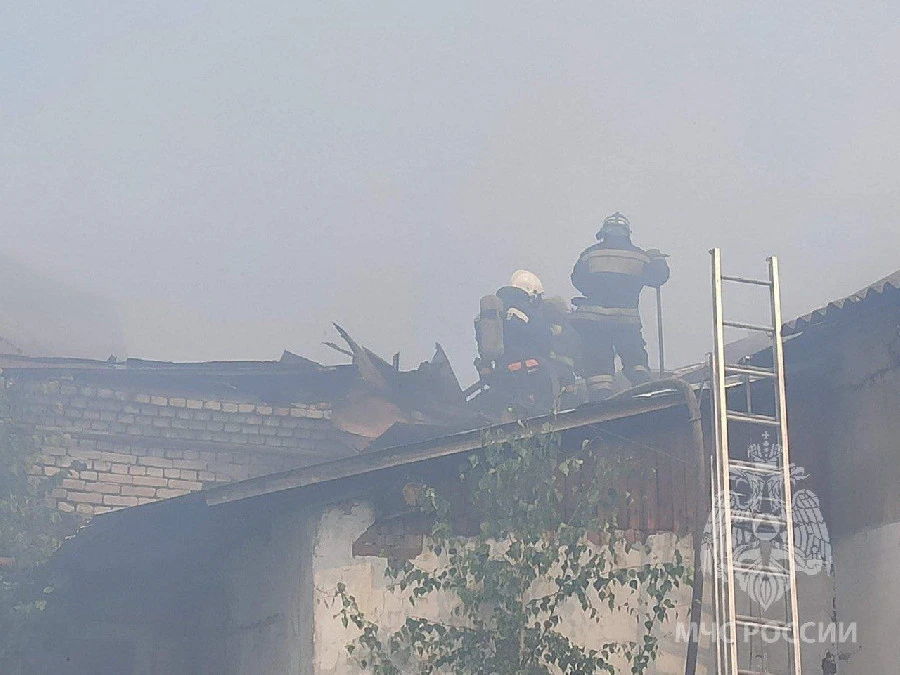  Заброшенное здание загорелось в Выксе на улице Спартака