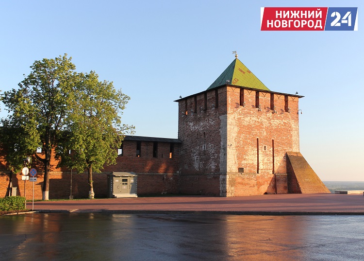 Georgiyevskaya_Tower_of_Nizhny_Novgorod_Kremlin.jpg