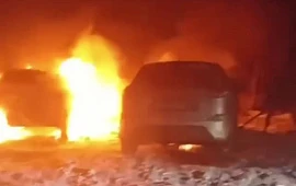 �������