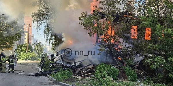 Двухэтажный дом загорелся в Нижнем Новгороде 