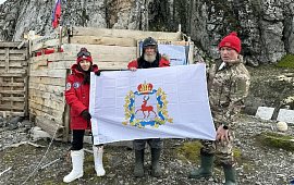 �������