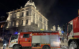 �������