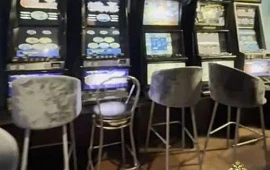 �������