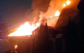 �������