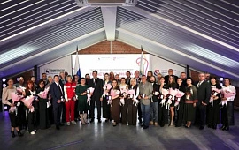 �������