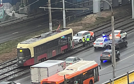 �������