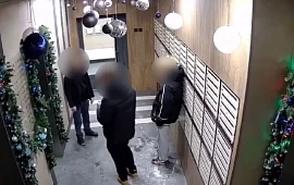 �������