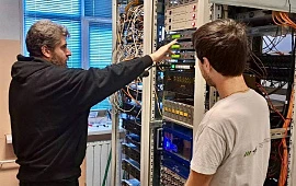 �������