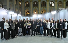 �������