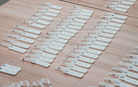 �������