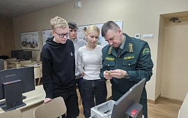 �������